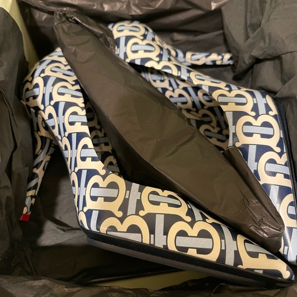 Burberry Heels - Picture 7 of 10